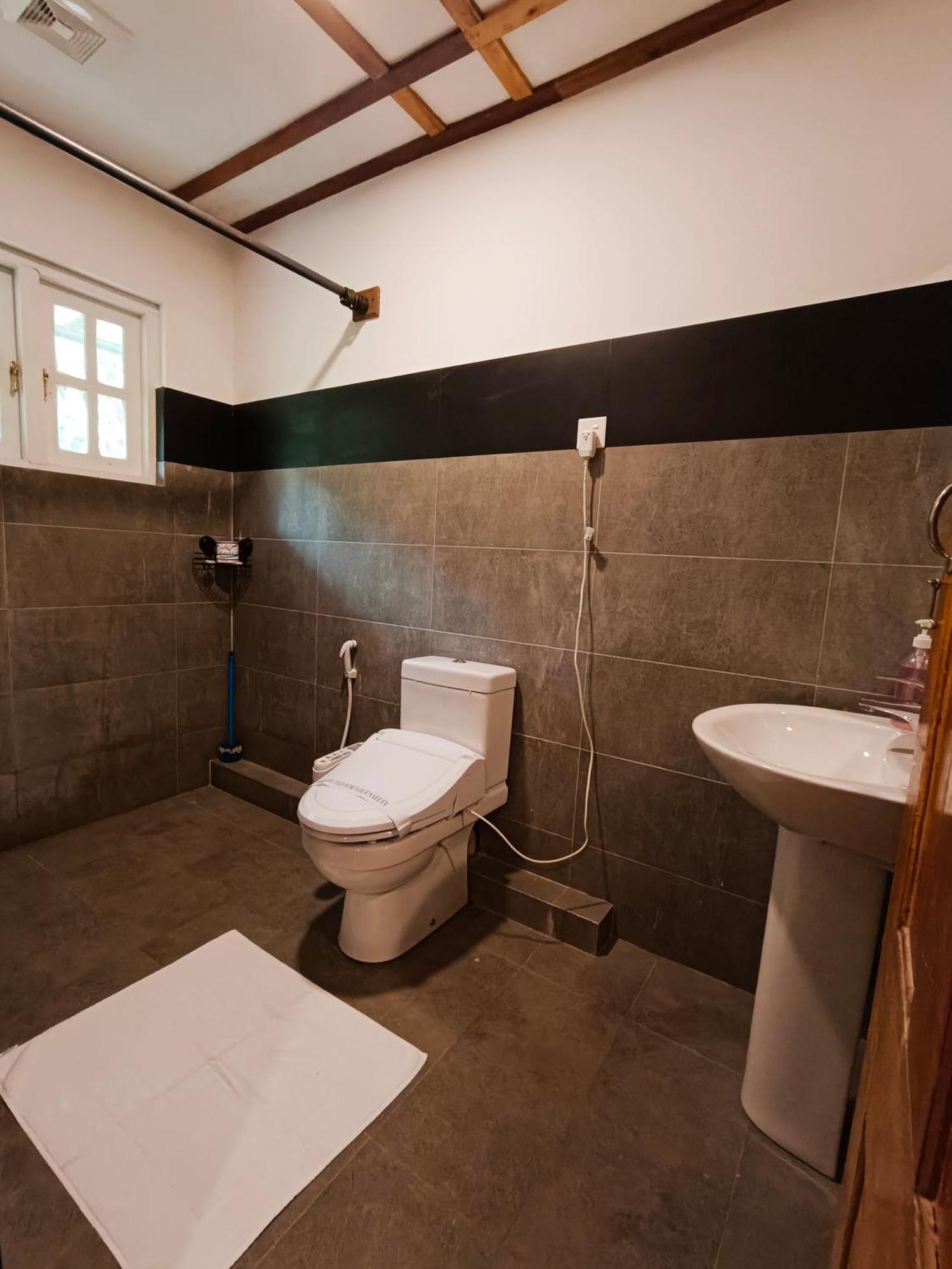 Magnolia Hideout Guest House นูวาราเอลิยา ภายนอก รูปภาพ